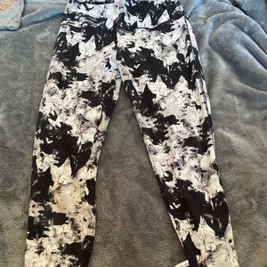 Black white and grey leggings fit xs/s